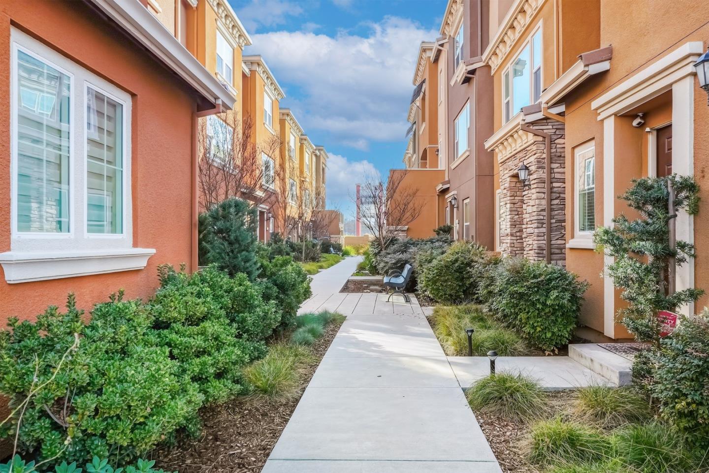Detail Gallery Image 2 of 43 For 38946 Water Lily Pl, Newark,  CA 94560 - 3 Beds | 3/1 Baths
