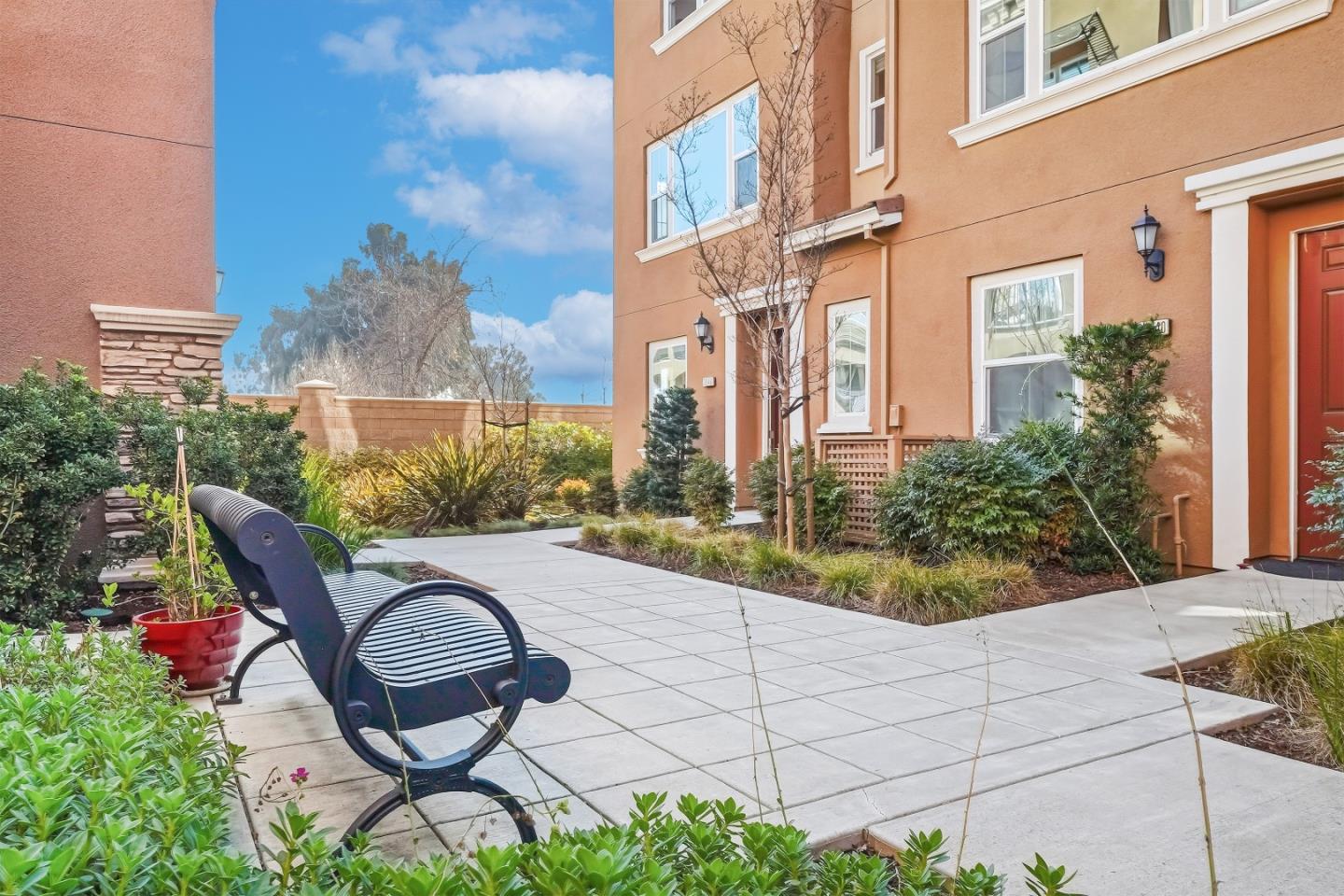 Detail Gallery Image 5 of 43 For 38946 Water Lily Pl, Newark,  CA 94560 - 3 Beds | 3/1 Baths