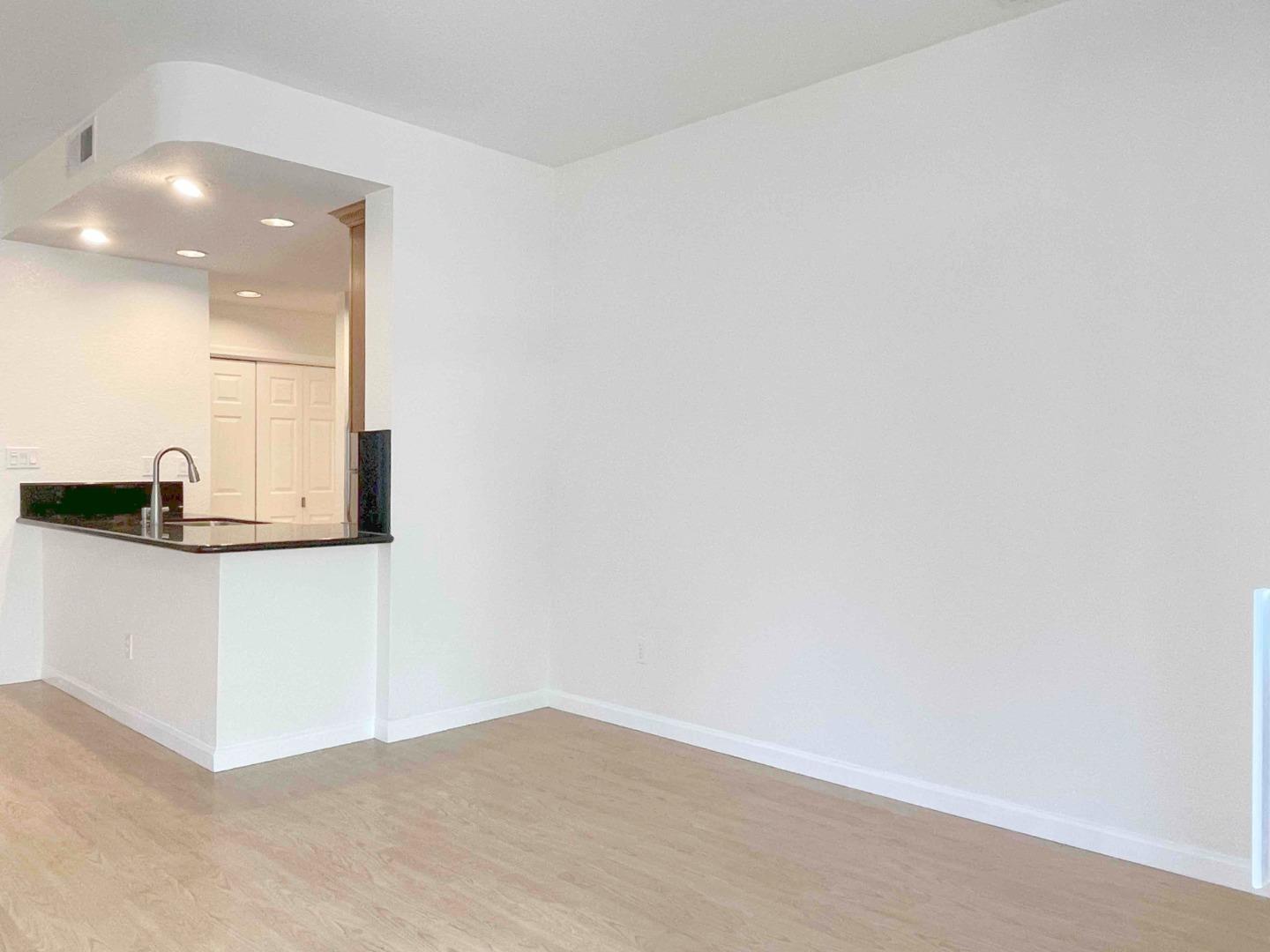 Detail Gallery Image 10 of 16 For 1801 Parkview Green Cir, San Jose,  CA 95131 - 2 Beds | 1 Baths