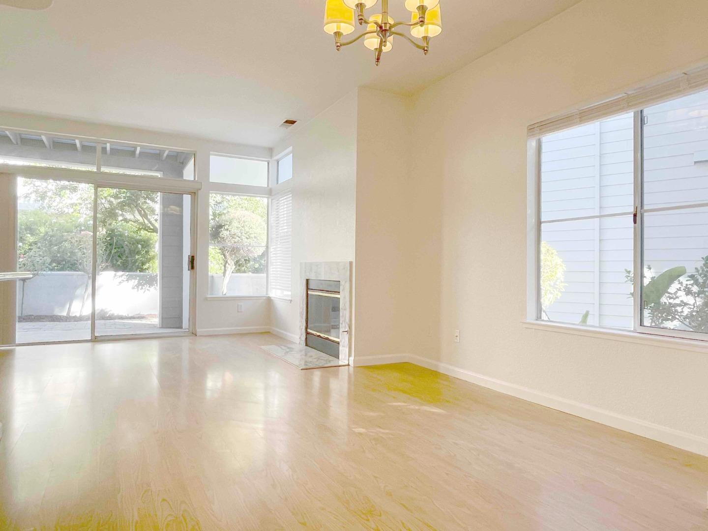 Detail Gallery Image 2 of 16 For 1801 Parkview Green Cir, San Jose,  CA 95131 - 2 Beds | 1 Baths