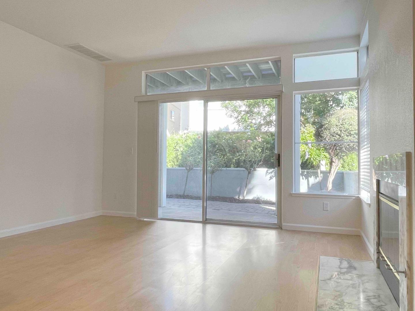 Detail Gallery Image 3 of 16 For 1801 Parkview Green Cir, San Jose,  CA 95131 - 2 Beds | 1 Baths