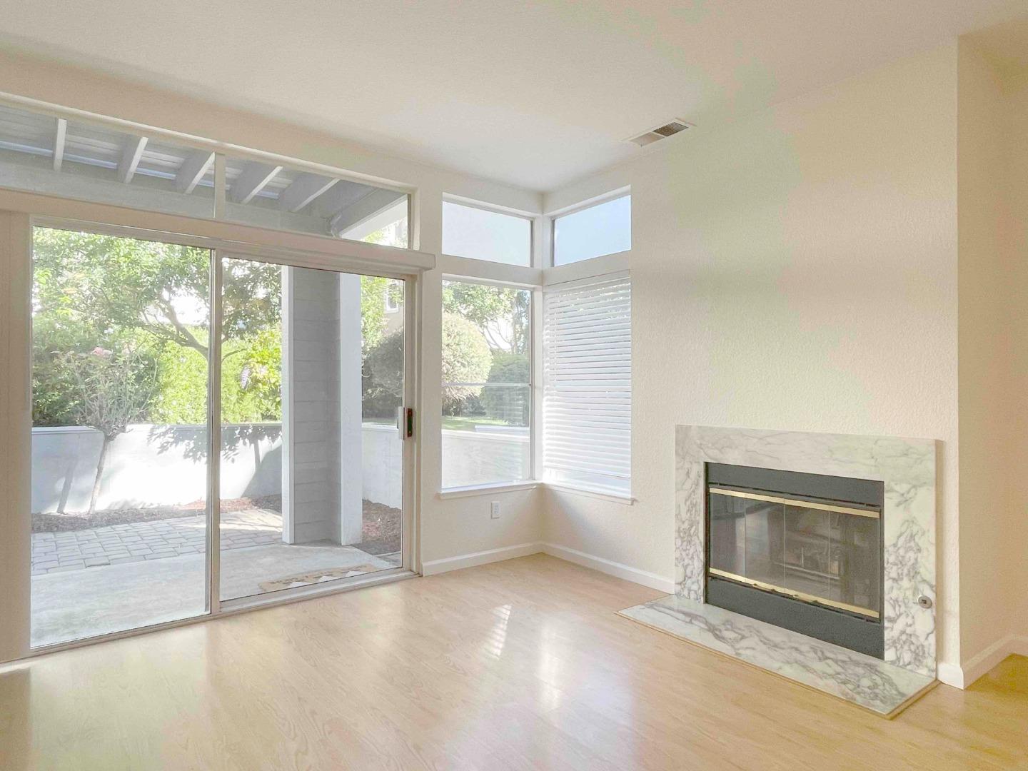 Detail Gallery Image 4 of 16 For 1801 Parkview Green Cir, San Jose,  CA 95131 - 2 Beds | 1 Baths