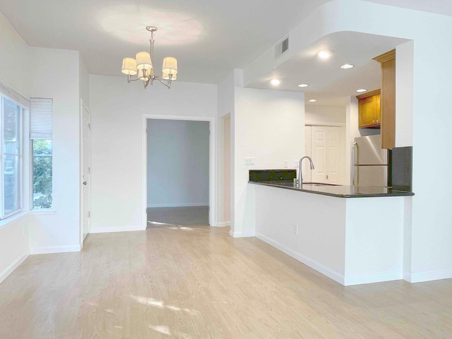 Detail Gallery Image 8 of 16 For 1801 Parkview Green Cir, San Jose,  CA 95131 - 2 Beds | 1 Baths