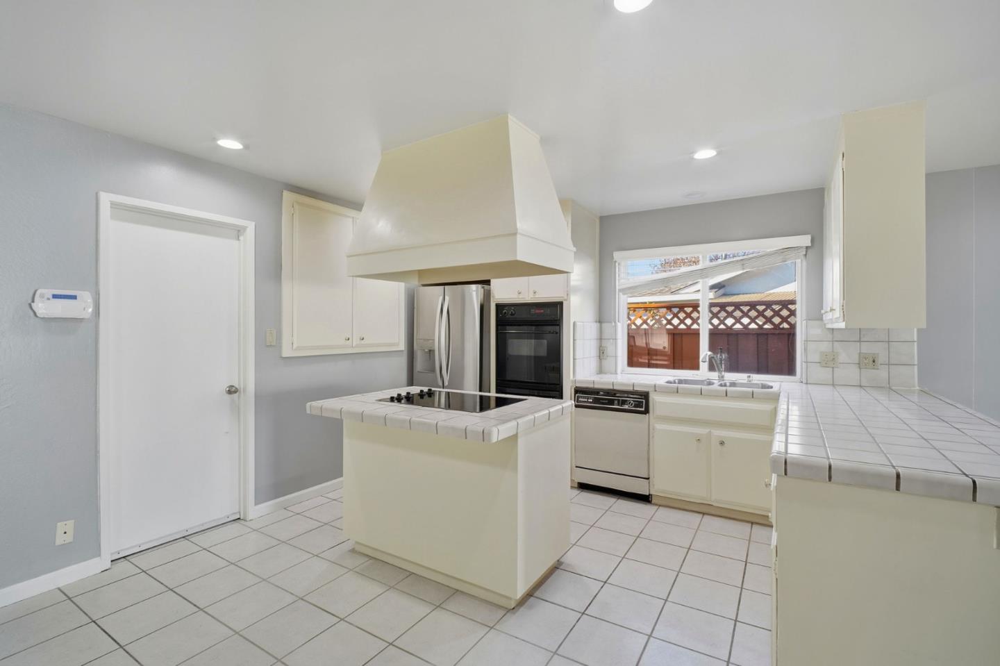 Detail Gallery Image 16 of 35 For 4757 Shelborne Park Ct, Fremont,  CA 94538 - 4 Beds | 2 Baths