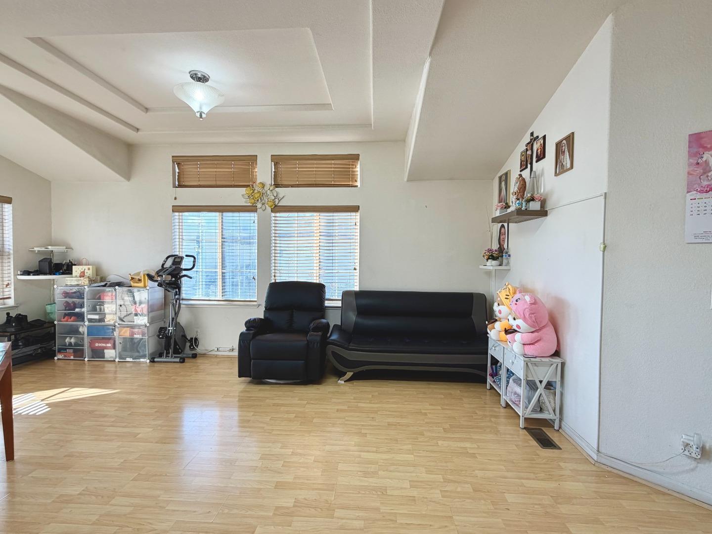 Detail Gallery Image 3 of 20 For 555 Umbarger Rd #124,  San Jose,  CA 95111 - 2 Beds | 2 Baths