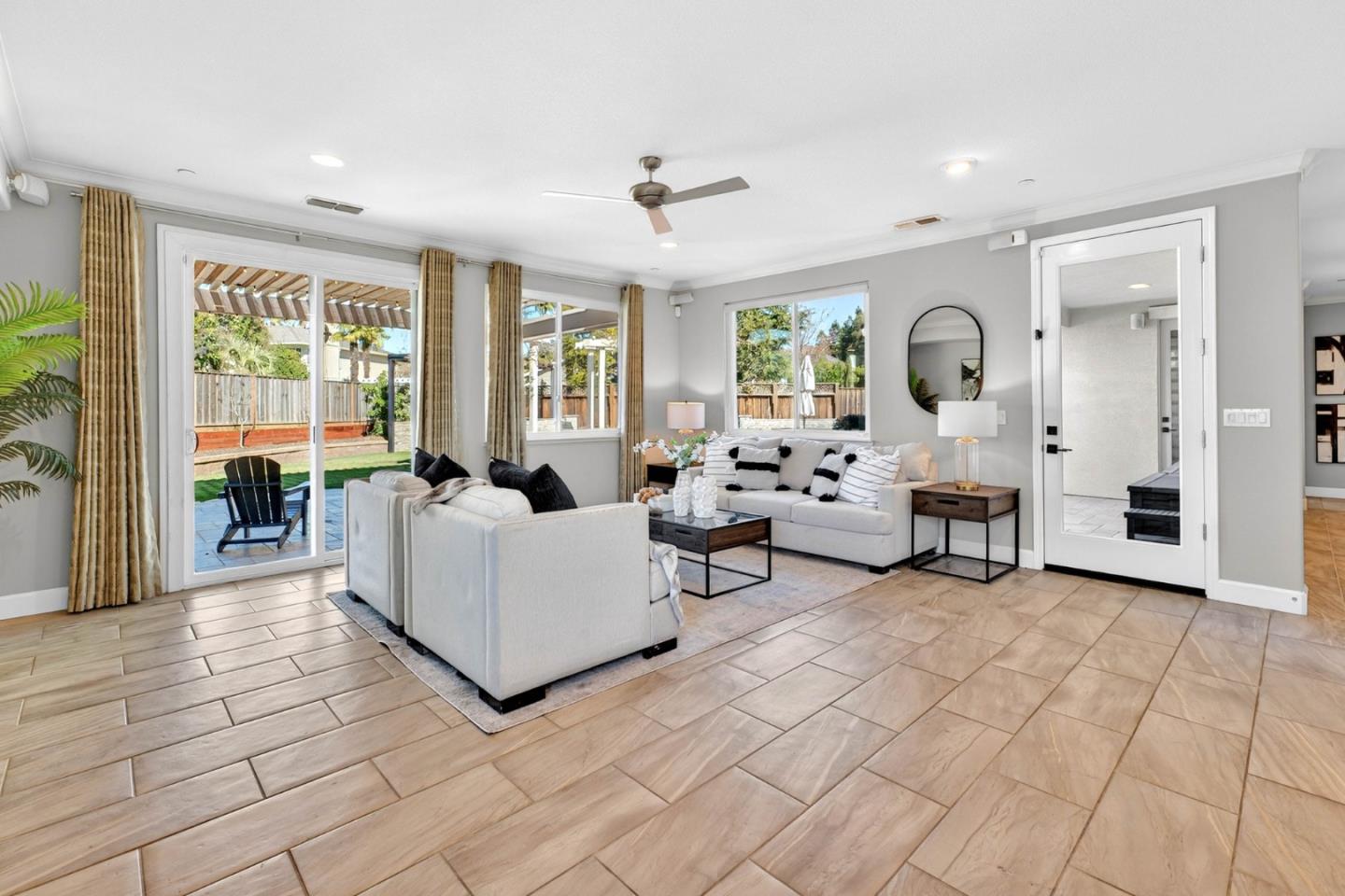 Detail Gallery Image 11 of 36 For 1655 Martinez Way, Morgan Hill,  CA 95037 - 4 Beds | 2/1 Baths