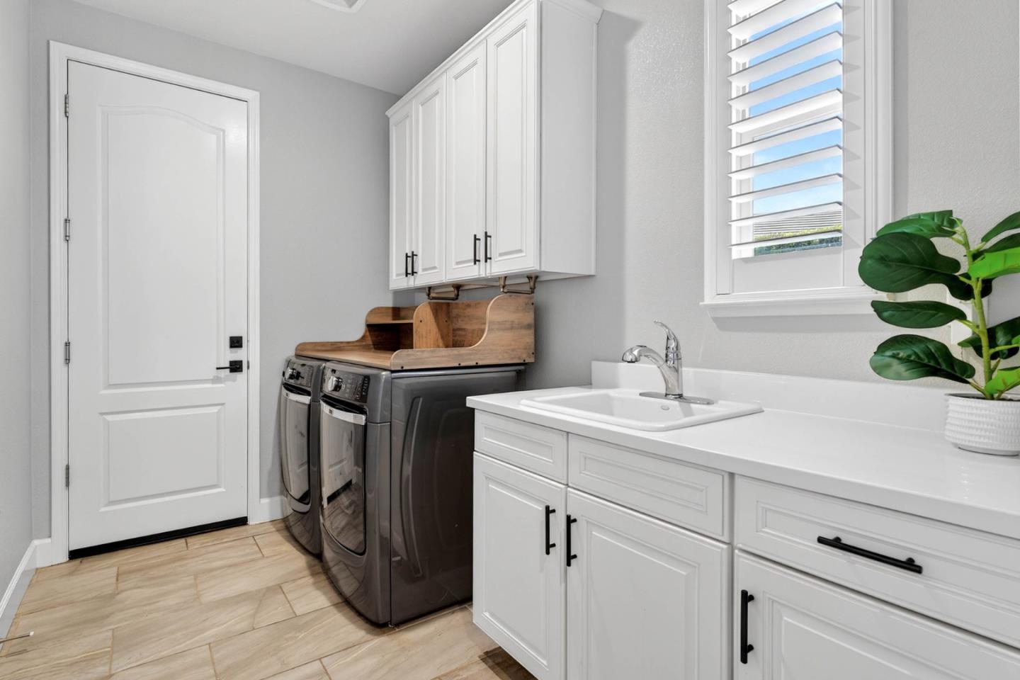 Detail Gallery Image 24 of 36 For 1655 Martinez Way, Morgan Hill,  CA 95037 - 4 Beds | 2/1 Baths