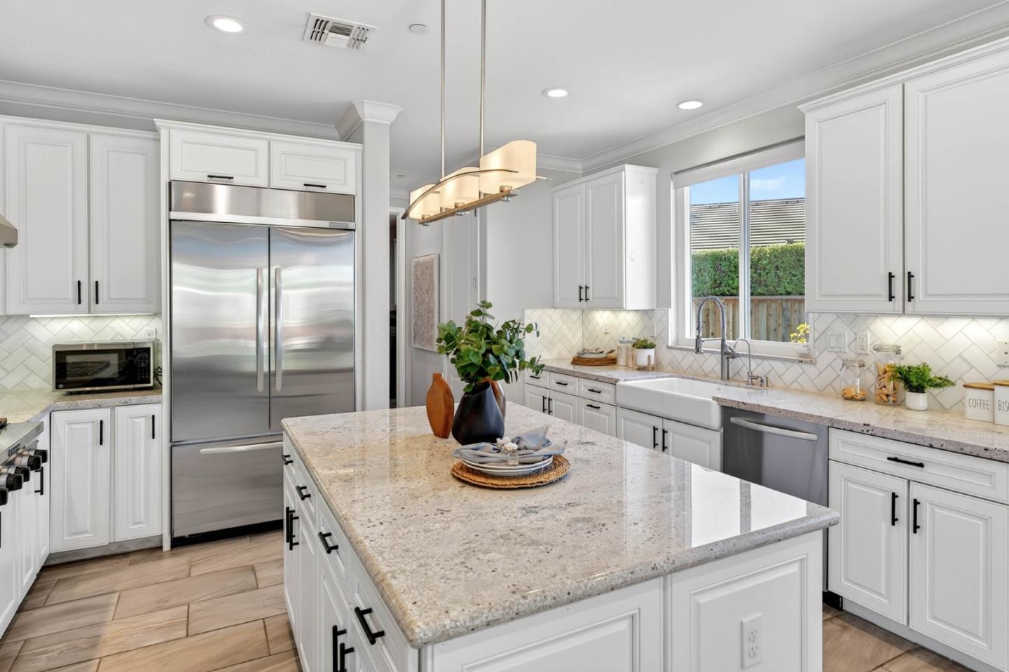 Detail Gallery Image 9 of 36 For 1655 Martinez Way, Morgan Hill,  CA 95037 - 4 Beds | 2/1 Baths