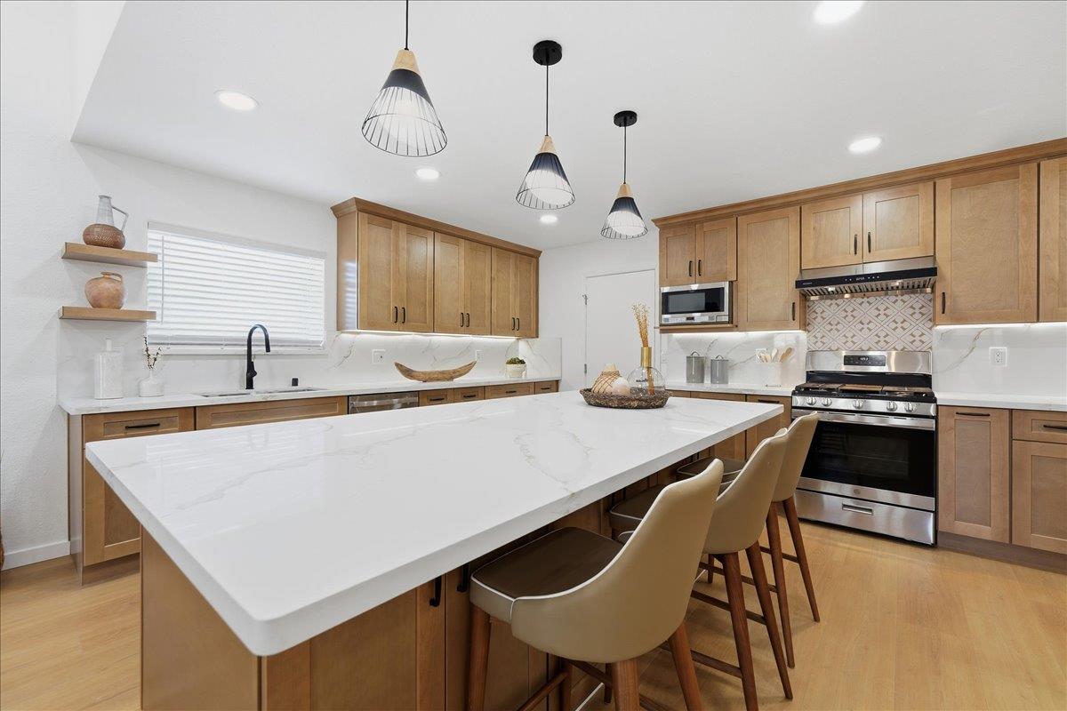 Detail Gallery Image 10 of 30 For 357 El Portal Way, San Jose,  CA 95123 - 4 Beds | 2 Baths