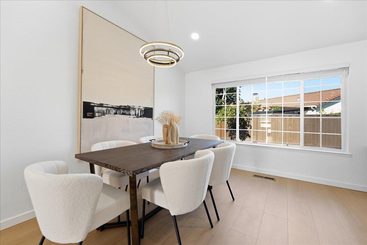 Detail Gallery Image 8 of 30 For 357 El Portal Way, San Jose,  CA 95123 - 4 Beds | 2 Baths