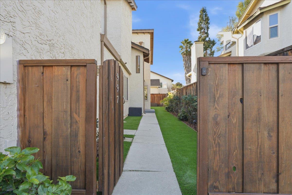 Detail Gallery Image 6 of 46 For 997 Courtland Ct, Milpitas,  CA 95035 - 3 Beds | 2/1 Baths