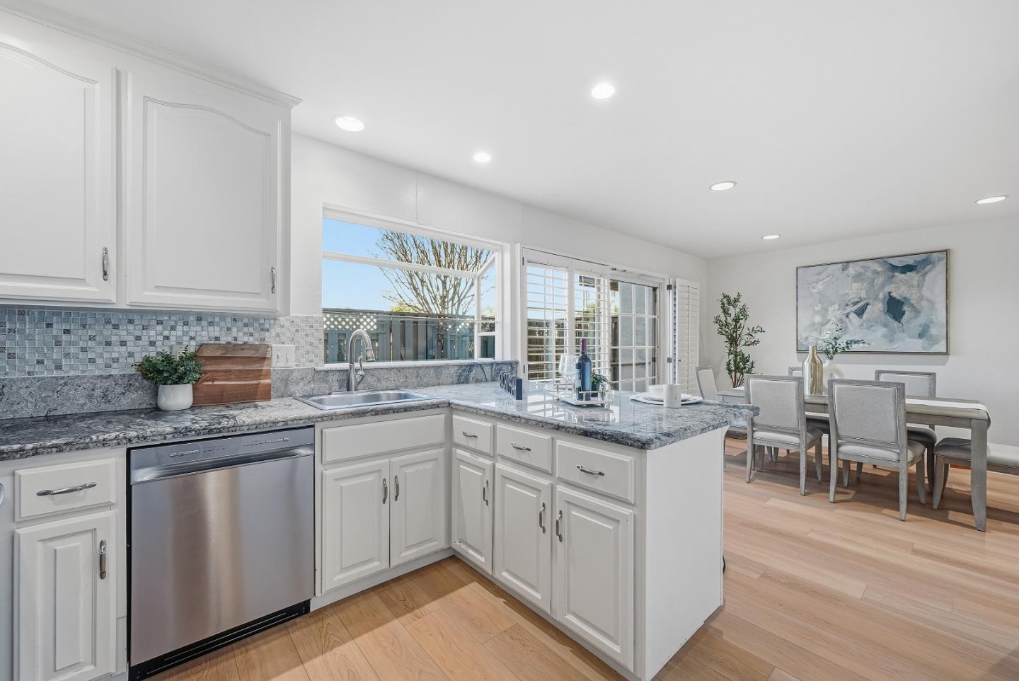 Detail Gallery Image 12 of 44 For 802 Magellan Ln, Foster City,  CA 94404 - 3 Beds | 2/1 Baths