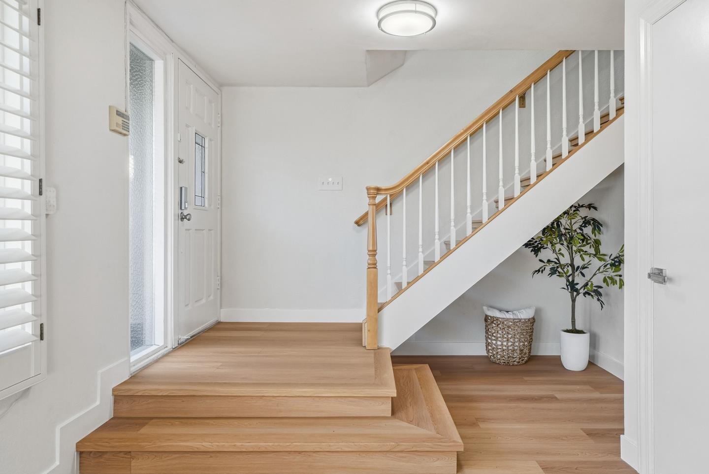 Detail Gallery Image 13 of 44 For 802 Magellan Ln, Foster City,  CA 94404 - 3 Beds | 2/1 Baths