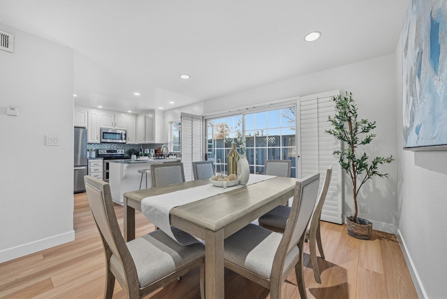 Detail Gallery Image 6 of 44 For 802 Magellan Ln, Foster City,  CA 94404 - 3 Beds | 2/1 Baths