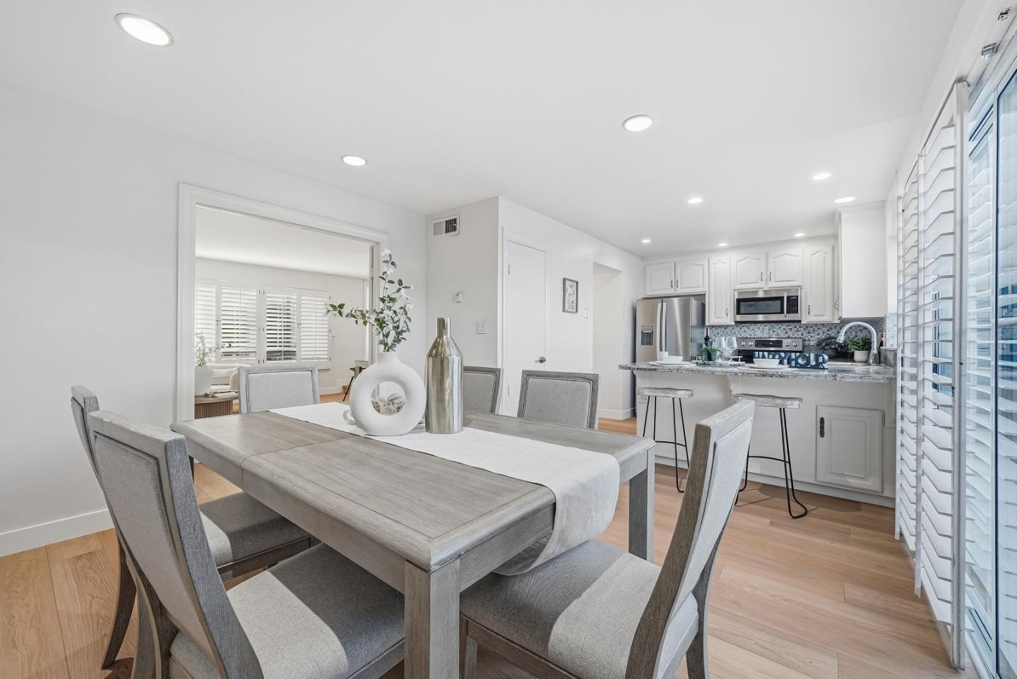 Detail Gallery Image 8 of 44 For 802 Magellan Ln, Foster City,  CA 94404 - 3 Beds | 2/1 Baths