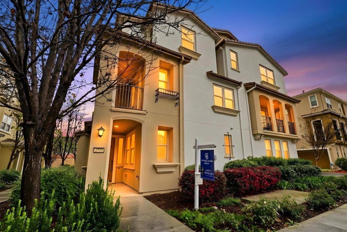 Detail Gallery Image 2 of 56 For 2775 Montecito Vista Way, San Jose,  CA 95111 - 4 Beds | 3/1 Baths