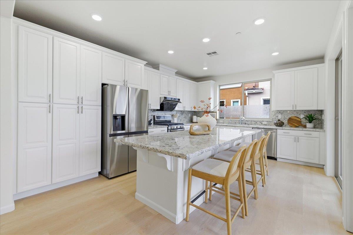 Detail Gallery Image 8 of 56 For 2775 Montecito Vista Way, San Jose,  CA 95111 - 4 Beds | 3/1 Baths