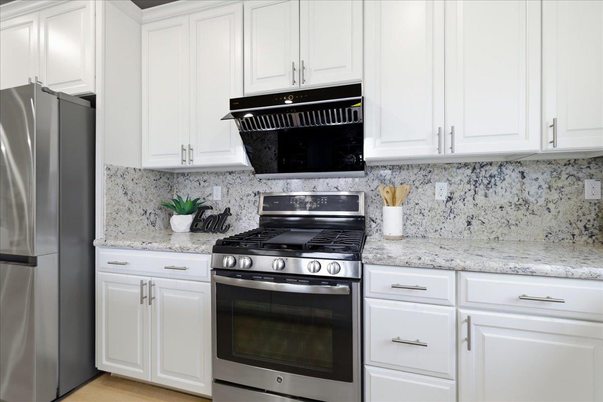 Detail Gallery Image 9 of 56 For 2775 Montecito Vista Way, San Jose,  CA 95111 - 4 Beds | 3/1 Baths