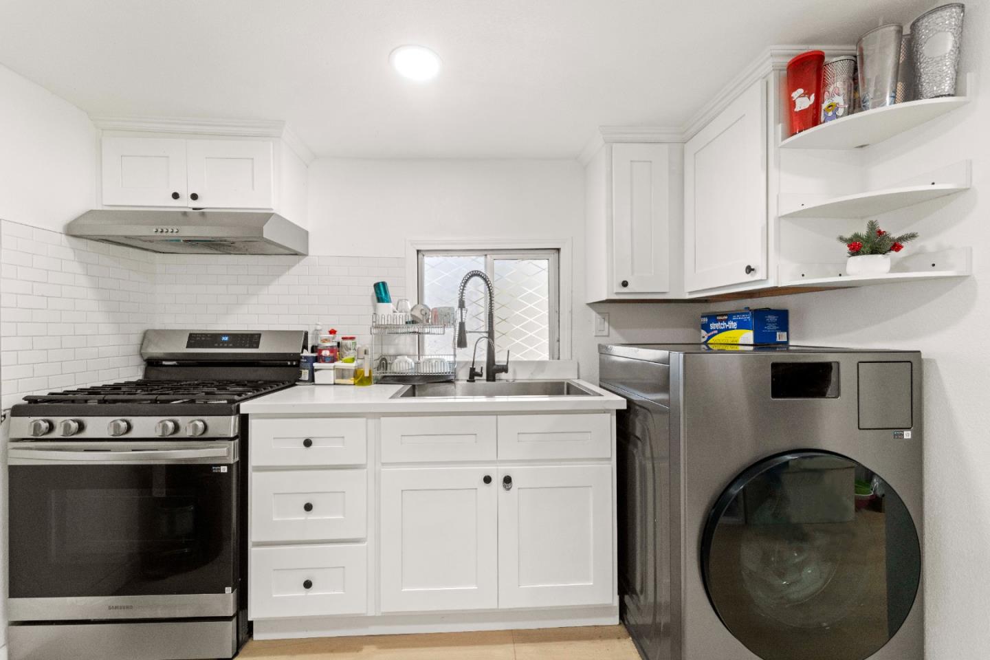 Detail Gallery Image 2 of 15 For 411 Lewis Rd #200,  San Jose,  CA 95111 - 2 Beds | 1 Baths