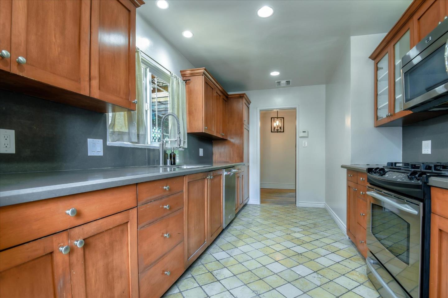 Detail Gallery Image 10 of 35 For 11386 Tenino Ave, Los Angeles,  CA 90066 - 3 Beds | 1 Baths