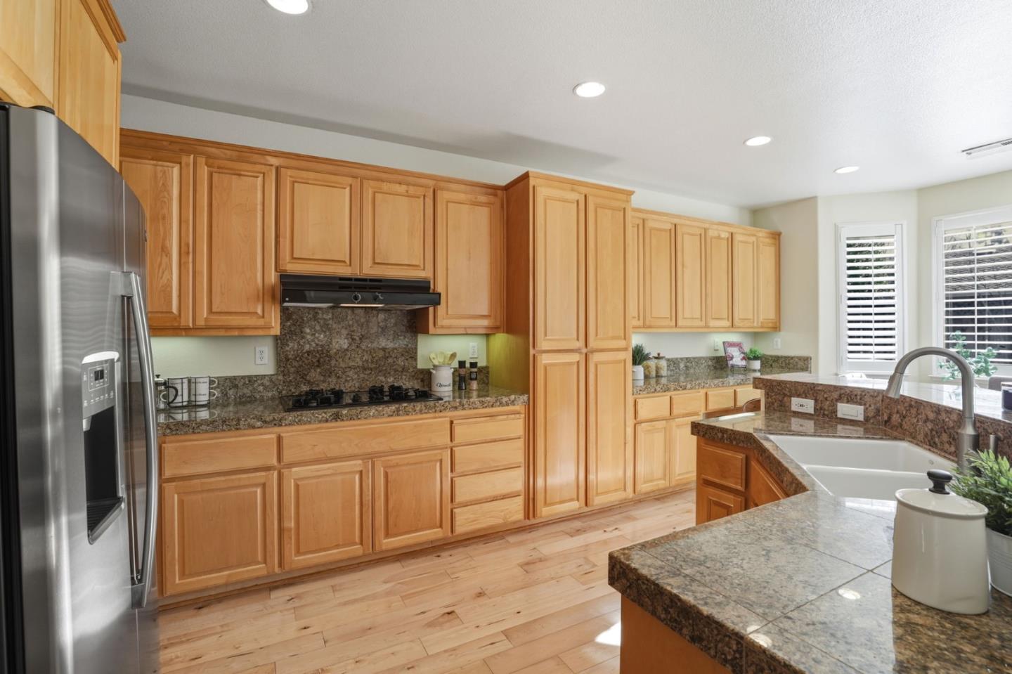 Detail Gallery Image 10 of 23 For 368 Huckleberry Dr, San Jose,  CA 95123 - 5 Beds | 4 Baths