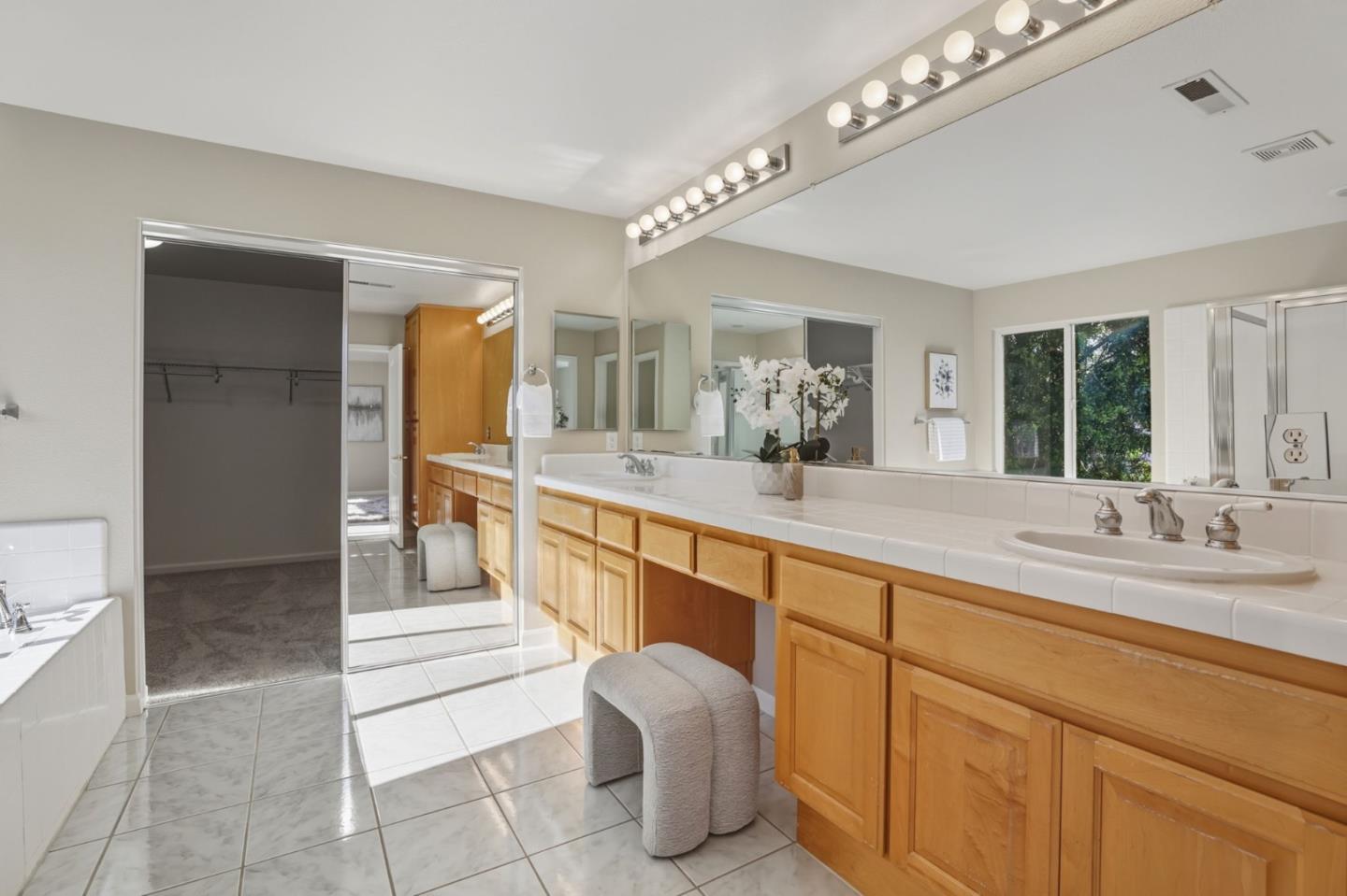 Detail Gallery Image 15 of 23 For 368 Huckleberry Dr, San Jose,  CA 95123 - 5 Beds | 4 Baths