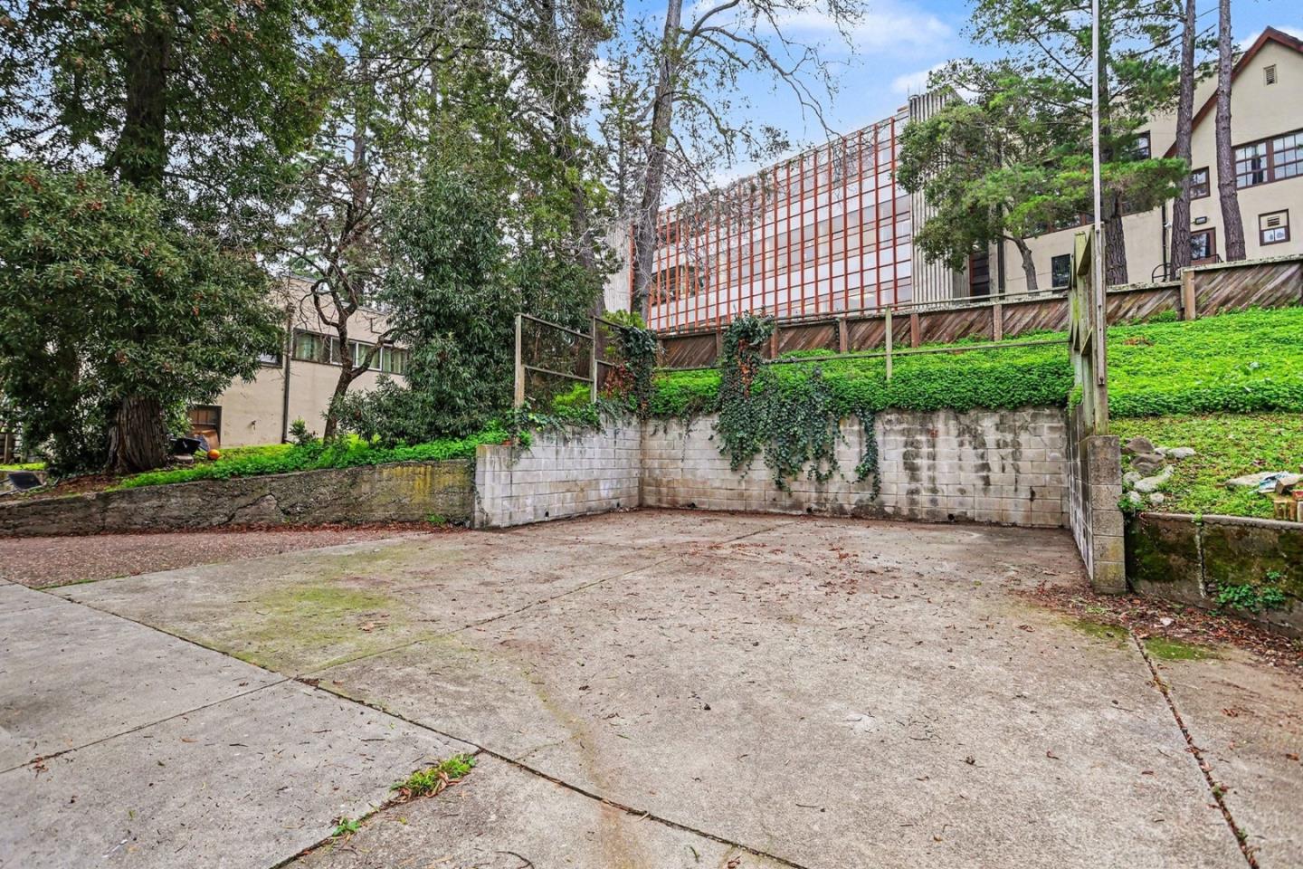 Detail Gallery Image 16 of 16 For 2366 Virginia St #2,  Berkeley,  CA 94709 - 3 Beds | 2 Baths