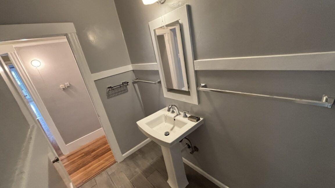 Detail Gallery Image 4 of 10 For 2366 Virginia St #2,  Berkeley,  CA 94709 - 3 Beds | 2 Baths