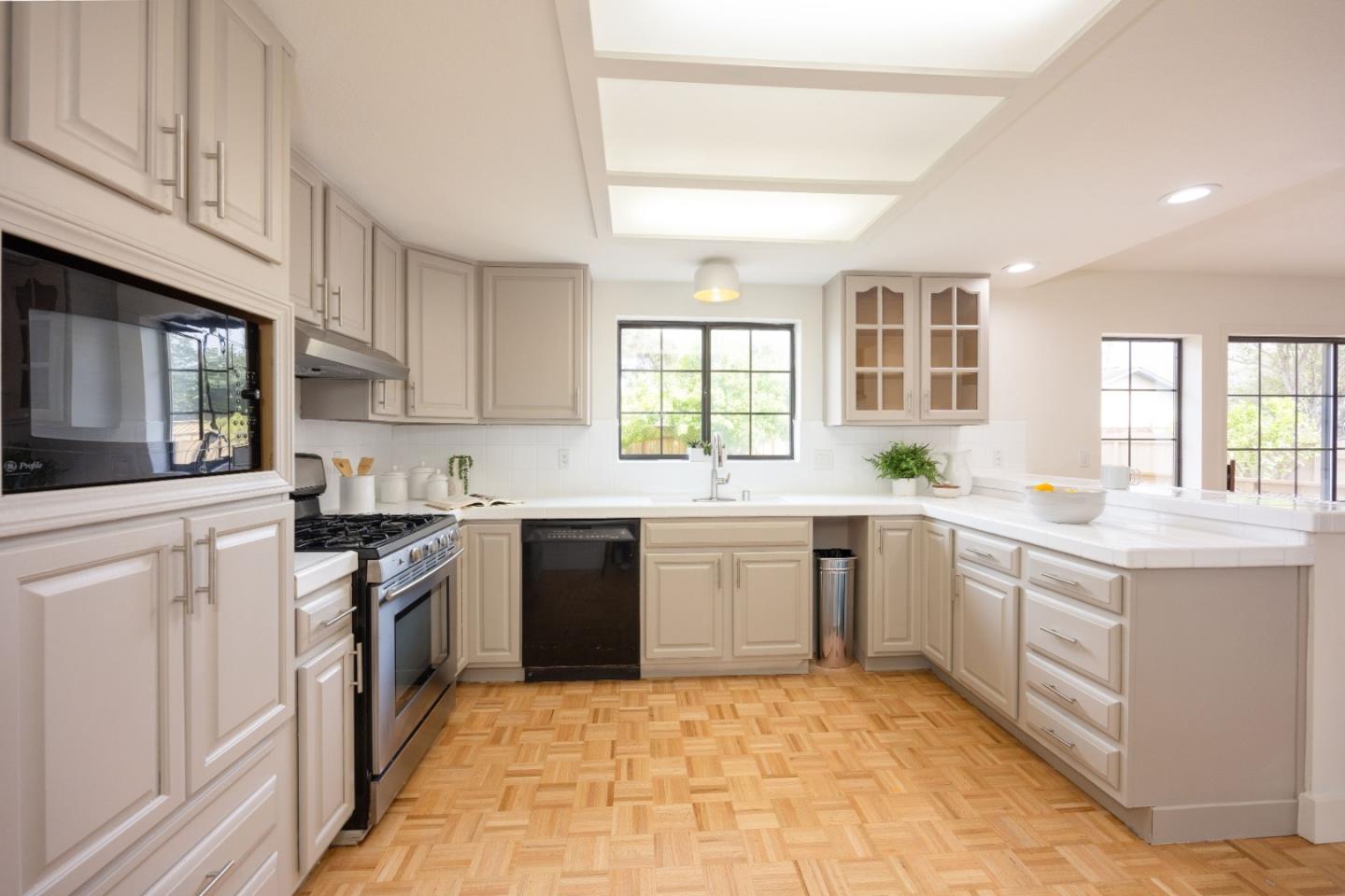 Detail Gallery Image 5 of 23 For 371 Granelli Ave, Half Moon Bay,  CA 94019 - 4 Beds | 2/1 Baths