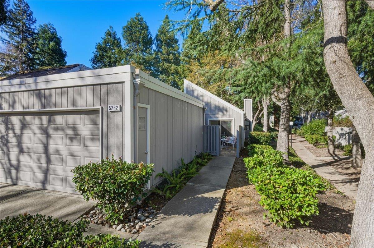 Detail Gallery Image 4 of 32 For 5262 Riverdale Ct, Pleasanton,  CA 94588 - 3 Beds | 2 Baths