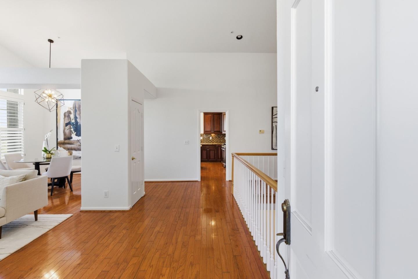 Detail Gallery Image 4 of 40 For 2545 Fox Ridge Dr, Castro Valley,  CA 94546 - 4 Beds | 2/1 Baths