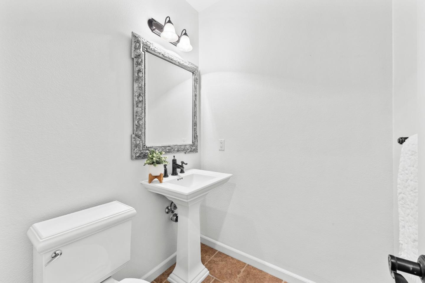 Detail Gallery Image 13 of 69 For 19421 Dougherty Ave, Morgan Hill,  CA 95037 - 4 Beds | 2/1 Baths