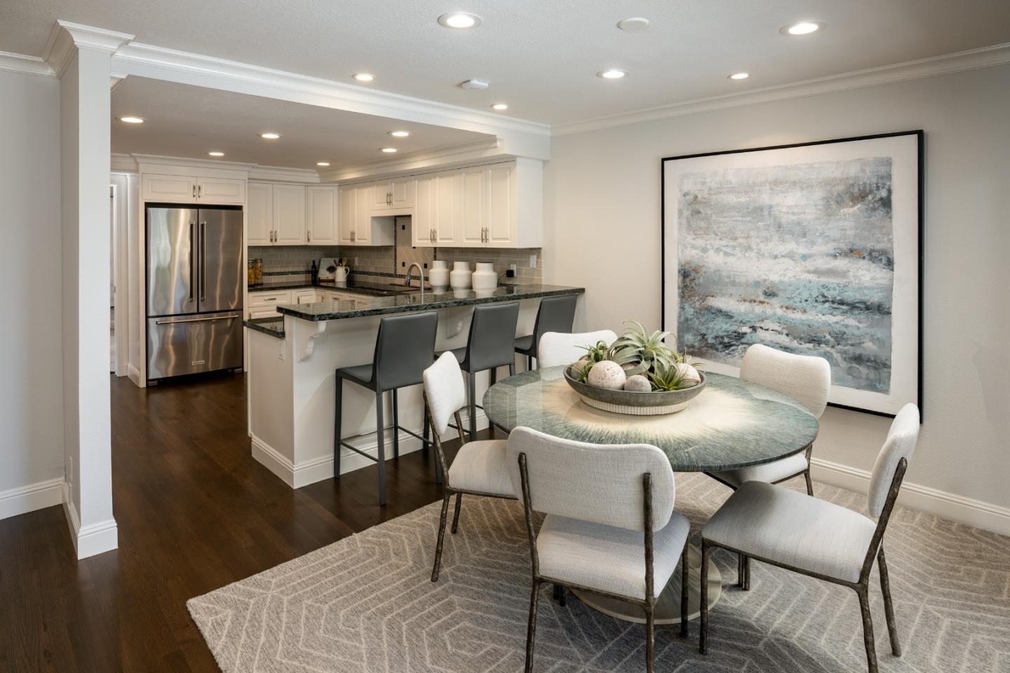 Detail Gallery Image 10 of 38 For 2 Hallmark Cir, Menlo Park,  CA 94025 - 3 Beds | 2 Baths