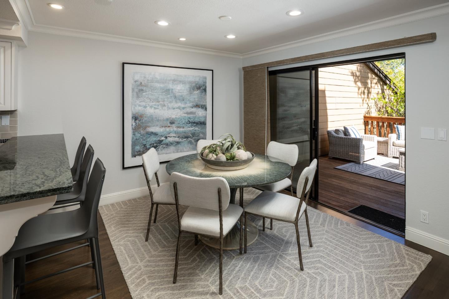 Detail Gallery Image 11 of 38 For 2 Hallmark Cir, Menlo Park,  CA 94025 - 3 Beds | 2 Baths