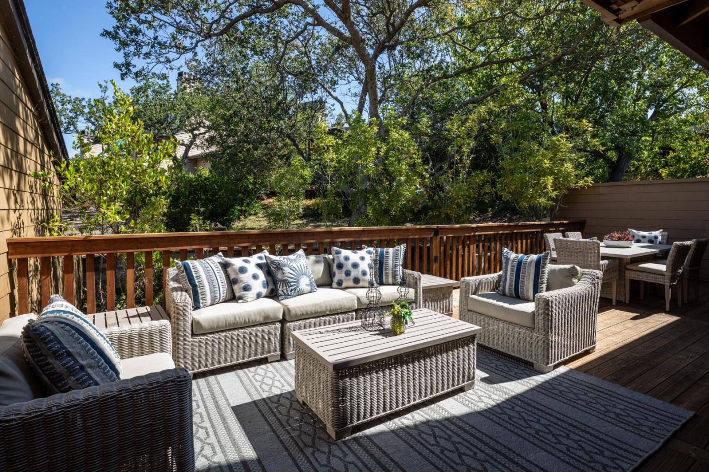 Detail Gallery Image 16 of 38 For 2 Hallmark Cir, Menlo Park,  CA 94025 - 3 Beds | 2 Baths