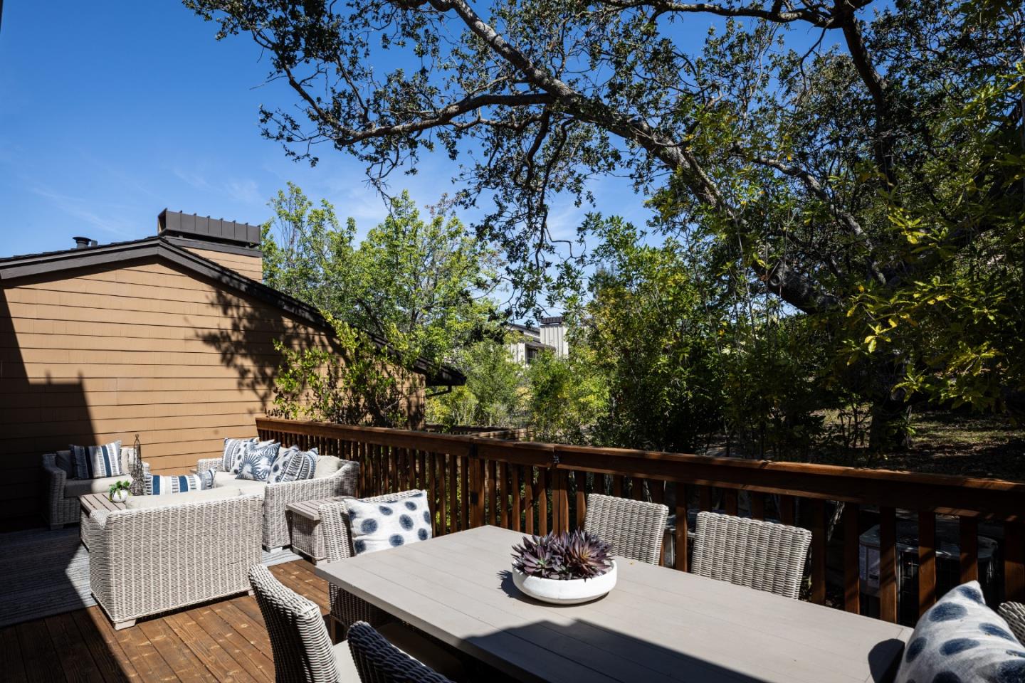 Detail Gallery Image 18 of 38 For 2 Hallmark Cir, Menlo Park,  CA 94025 - 3 Beds | 2 Baths