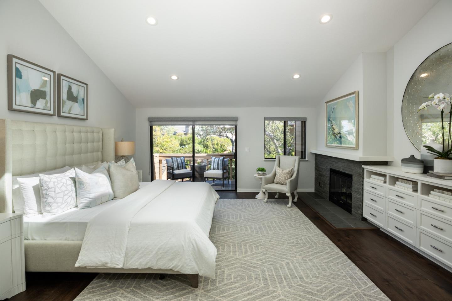 Detail Gallery Image 23 of 38 For 2 Hallmark Cir, Menlo Park,  CA 94025 - 3 Beds | 2 Baths