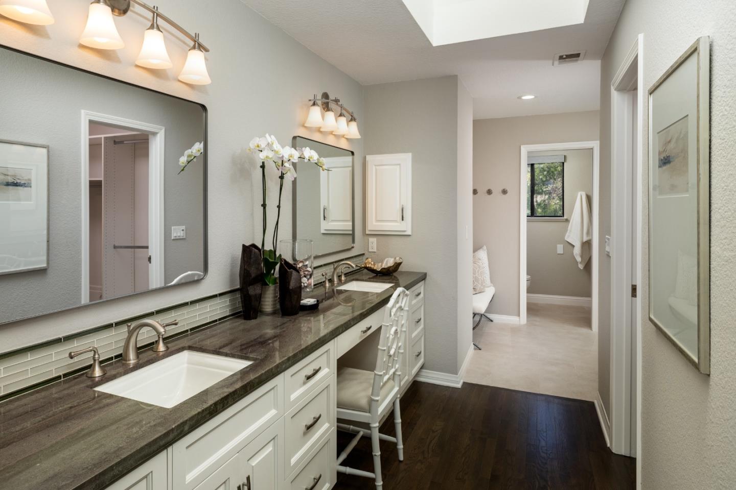Detail Gallery Image 25 of 38 For 2 Hallmark Cir, Menlo Park,  CA 94025 - 3 Beds | 2 Baths