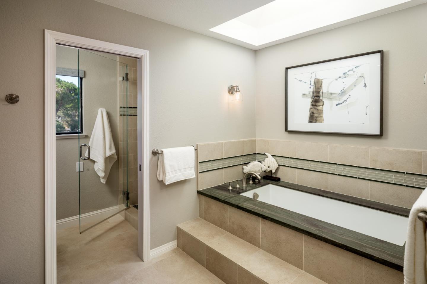 Detail Gallery Image 27 of 38 For 2 Hallmark Cir, Menlo Park,  CA 94025 - 3 Beds | 2 Baths