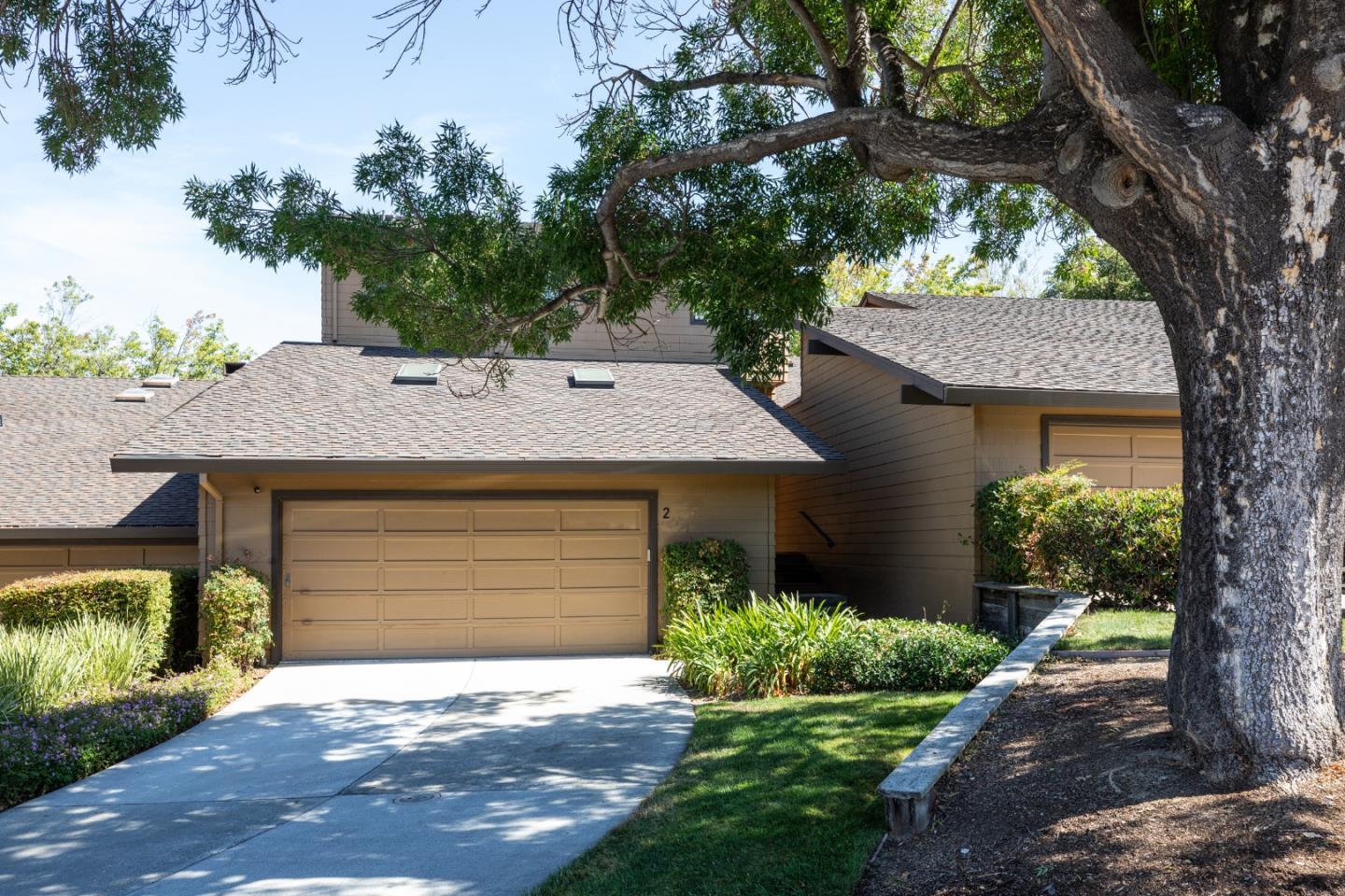 Detail Gallery Image 3 of 38 For 2 Hallmark Cir, Menlo Park,  CA 94025 - 3 Beds | 2 Baths