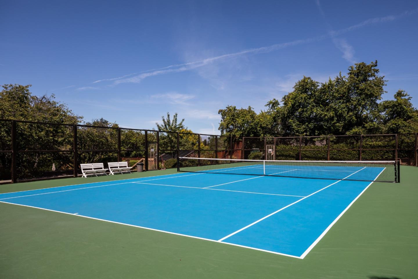 Detail Gallery Image 37 of 38 For 2 Hallmark Cir, Menlo Park,  CA 94025 - 3 Beds | 2 Baths