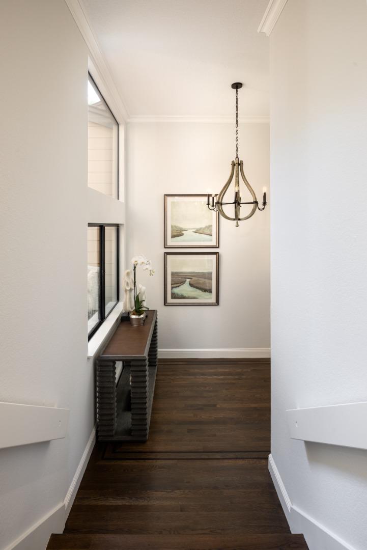 Detail Gallery Image 6 of 38 For 2 Hallmark Cir, Menlo Park,  CA 94025 - 3 Beds | 2 Baths