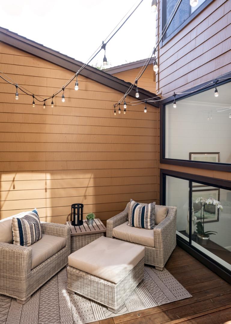 Detail Gallery Image 7 of 38 For 2 Hallmark Cir, Menlo Park,  CA 94025 - 3 Beds | 2 Baths