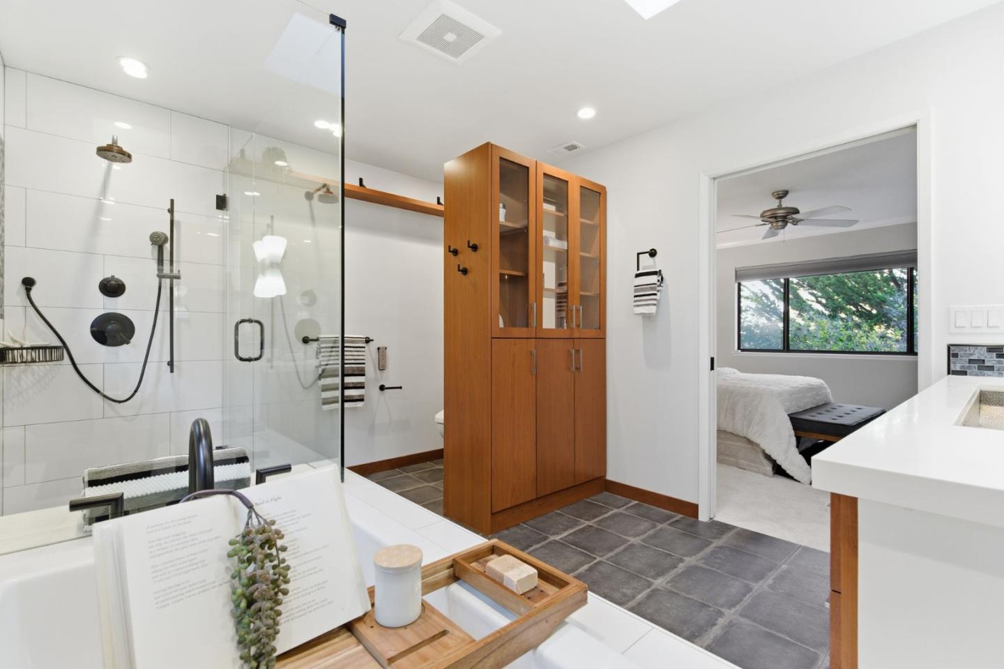 Detail Gallery Image 11 of 34 For 1700 Valley View Ave, Belmont,  CA 94002 - 4 Beds | 2/1 Baths