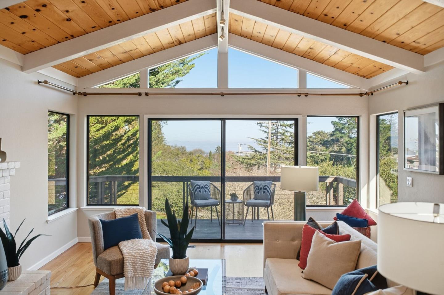 Detail Gallery Image 2 of 34 For 1700 Valley View Ave, Belmont,  CA 94002 - 4 Beds | 2/1 Baths