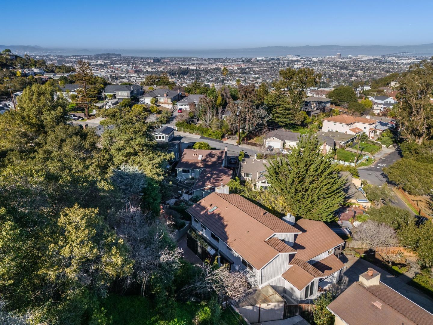 Detail Gallery Image 29 of 34 For 1700 Valley View Ave, Belmont,  CA 94002 - 4 Beds | 2/1 Baths