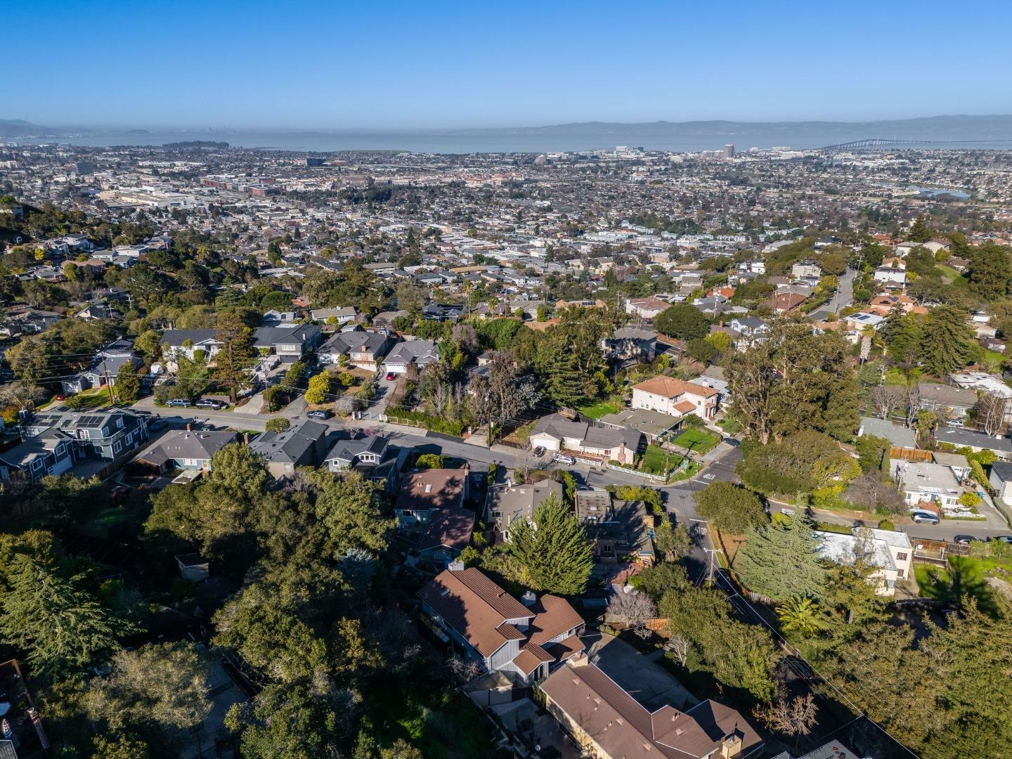 Detail Gallery Image 32 of 34 For 1700 Valley View Ave, Belmont,  CA 94002 - 4 Beds | 2/1 Baths