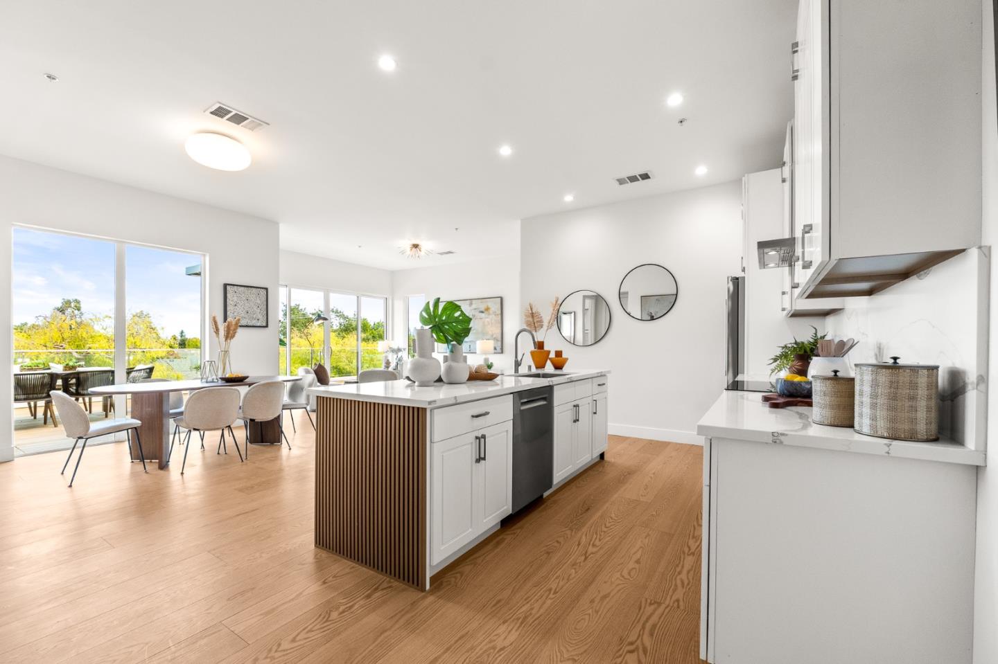 Detail Gallery Image 3 of 24 For 4115 El Camino Real #332,  Palo Alto,  CA 94306 - 3 Beds | 2/1 Baths