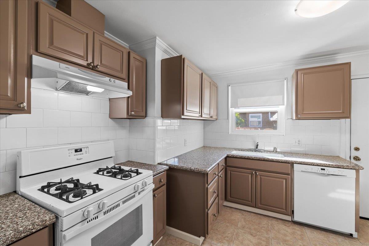 Detail Gallery Image 16 of 24 For Cupertino Way, San Mateo,  CA 94403 - 3 Beds | 1 Baths