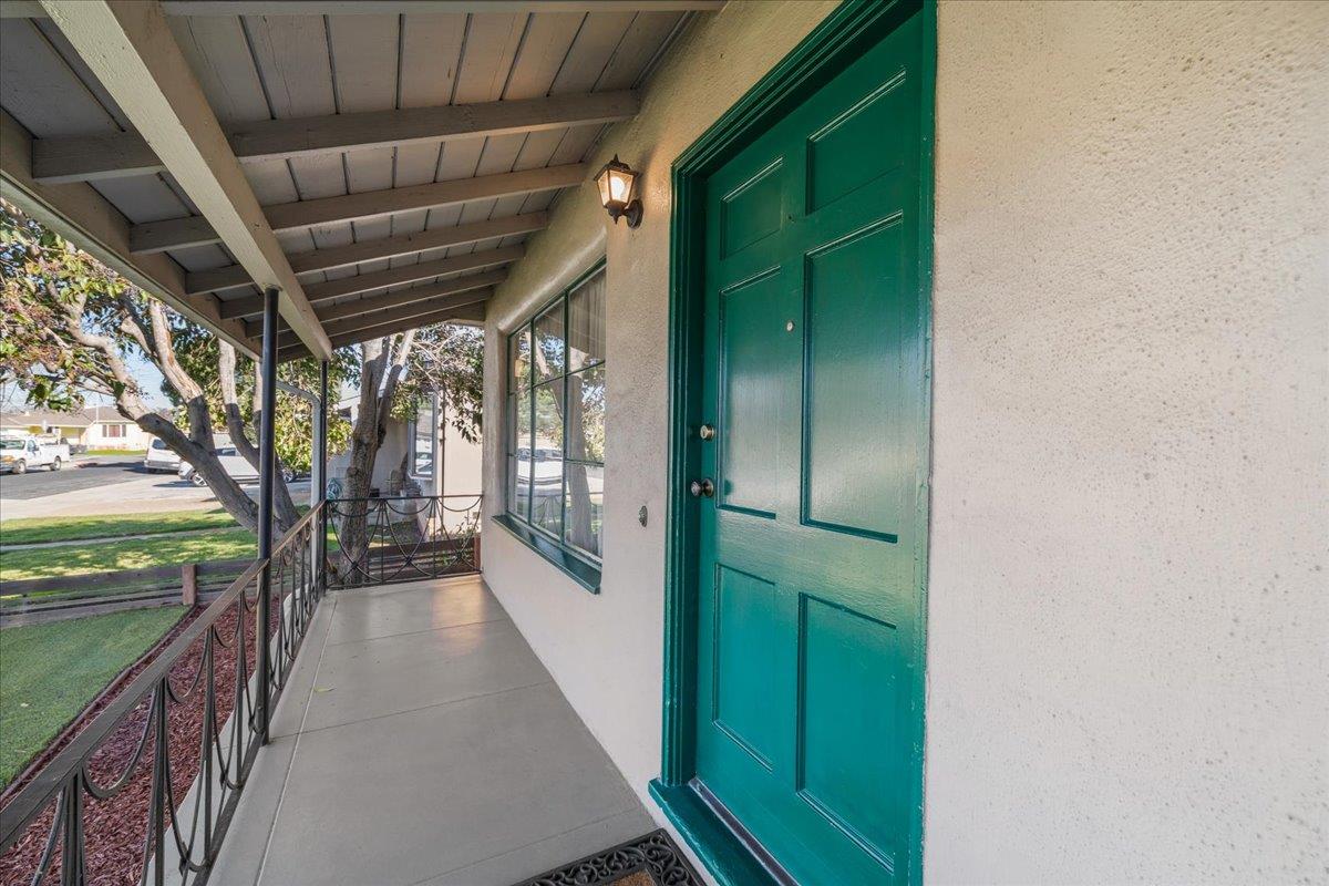 Detail Gallery Image 3 of 24 For Cupertino Way, San Mateo,  CA 94403 - 3 Beds | 1 Baths